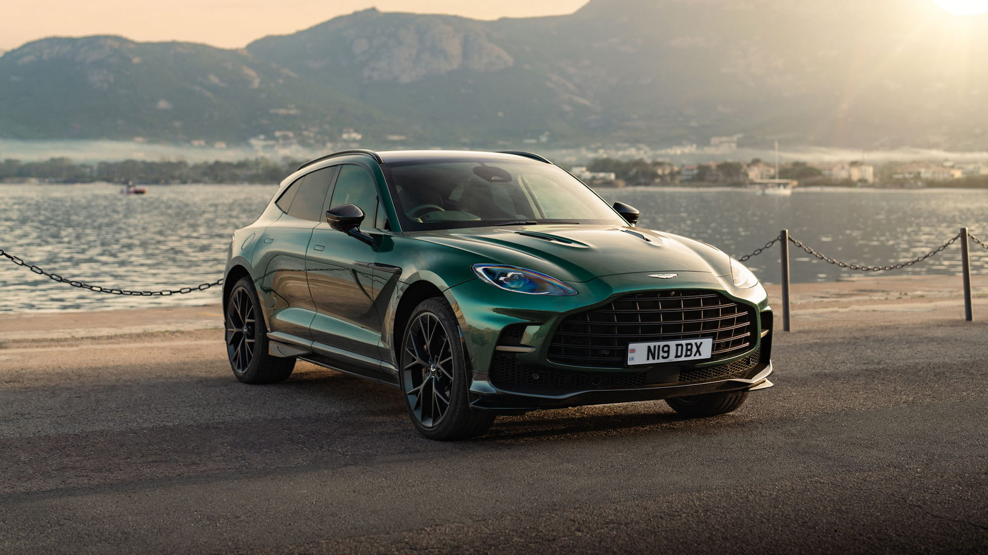 Aston Martin DBX707