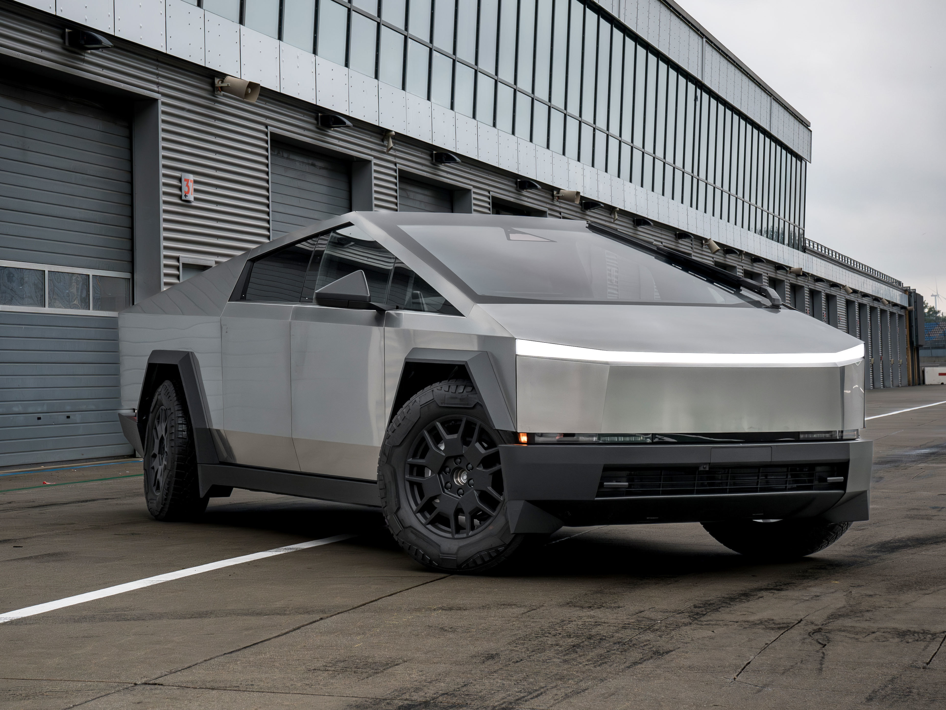 Tesla Cybertruck Cyberbeast